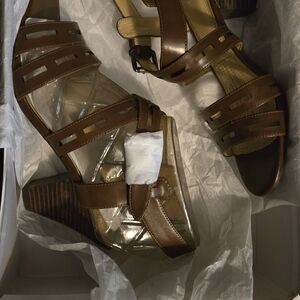 Easy Spirit Tan Wedge Sandals New In Box Size 8